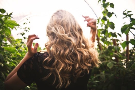 Spar frisørturen væk ved hjælp af Redken produkter