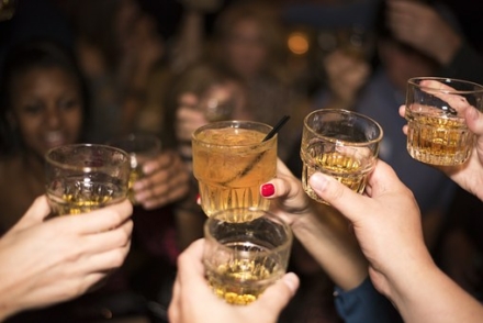 Sådan finder du både det rette outfit og den rette alkohol